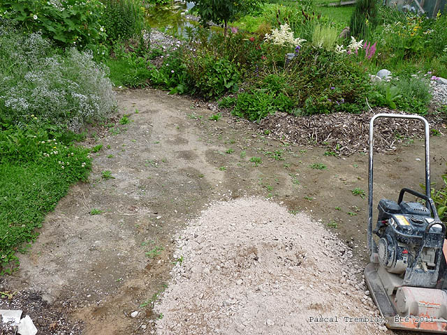 Construire une alle pas cher au jardin - Faites-le vous-mme - Alle en criblure de pierre